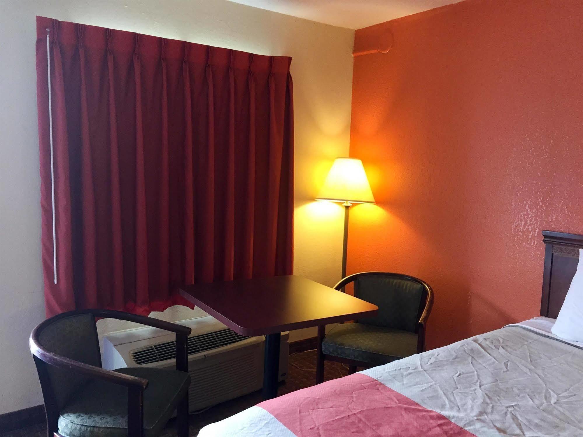 6-opelika, Al Hotel