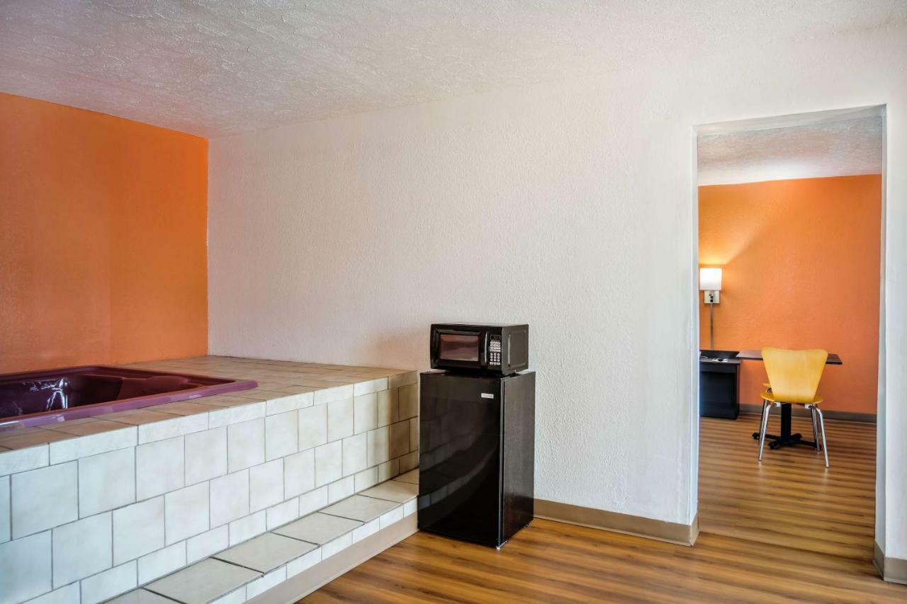 6-opelika, Al Hotel 2*